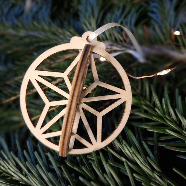 Weihnachtskugel aus Holz
