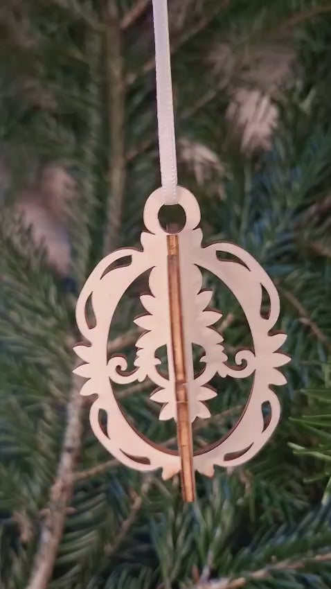Weihnachtskugel aus Holz